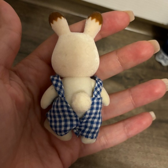 Sylvanian Families Calico Critters Hopscotch Chocolate Family - Picture 3 of 8